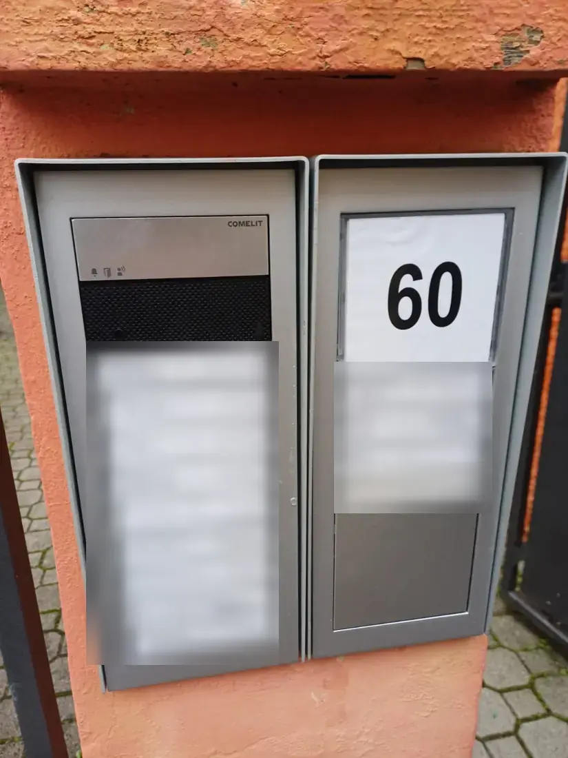 Pulsantiera videocitofonica esterna per condominio